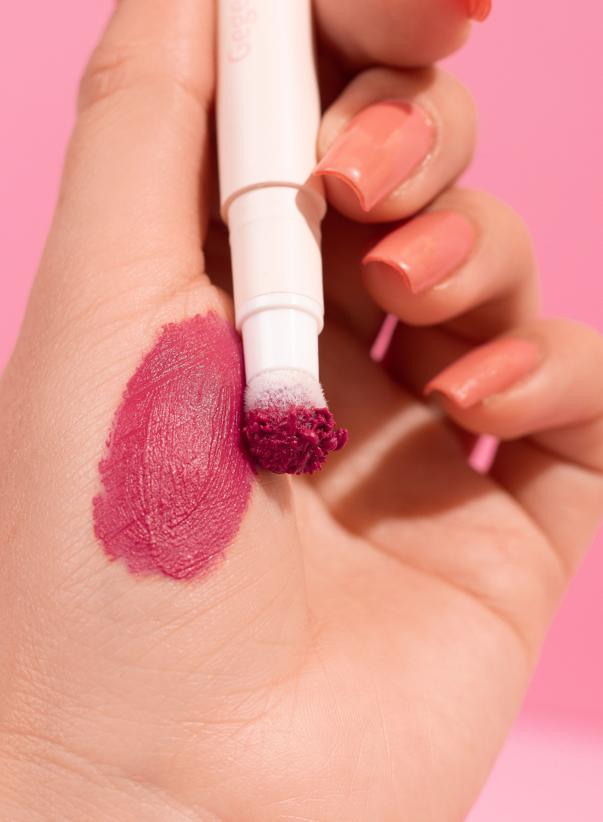 Labial para efecto mate en polvo y brillo de color a domicilio en onix market